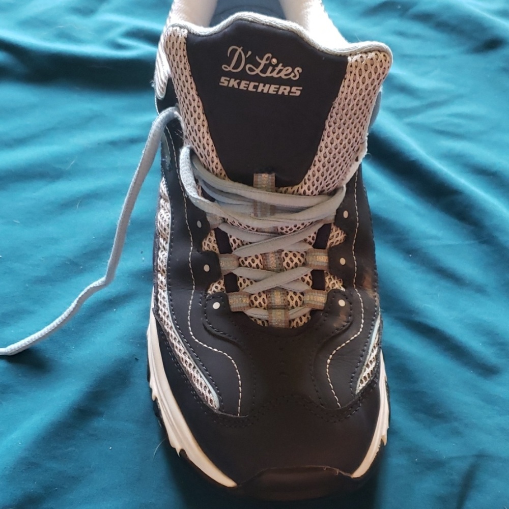 EUC Skechers D'Lites Memory Foam Sneakers - Picture 2 of 7